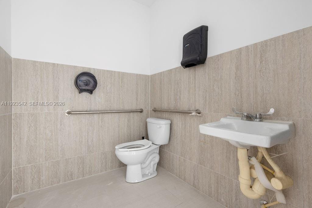 2500 Wilton Drive — photo 8
