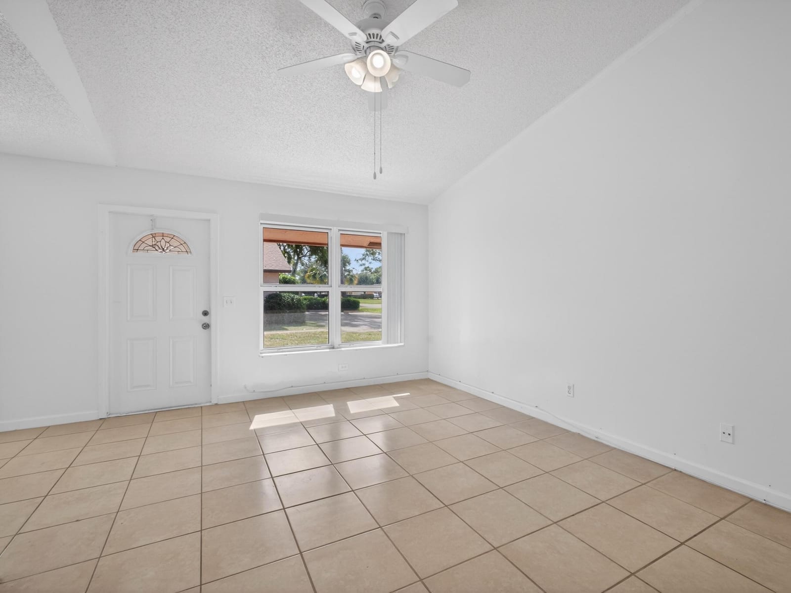 2548 Ida Way — photo 6