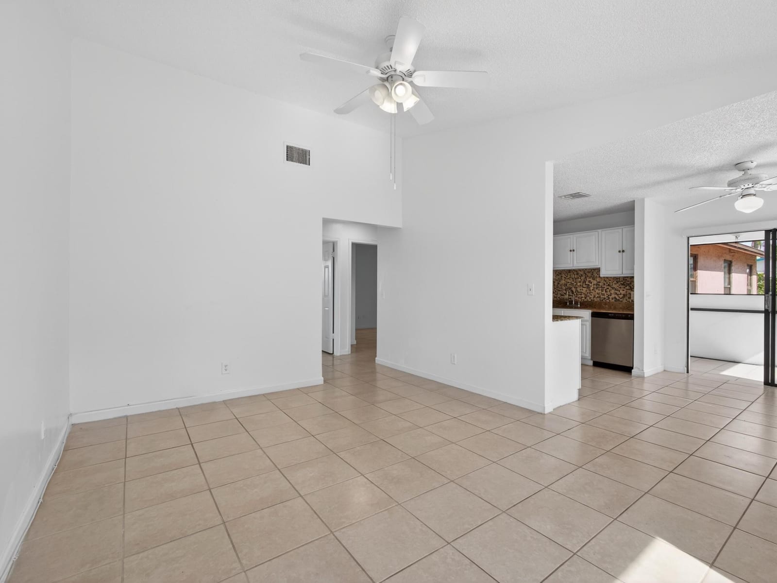 2548 Ida Way — photo 9