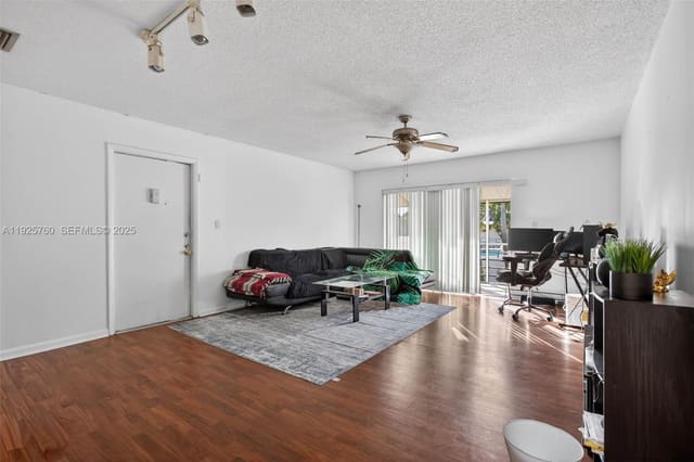 370 E Laurel Drive 6E, Margate, FL 33063