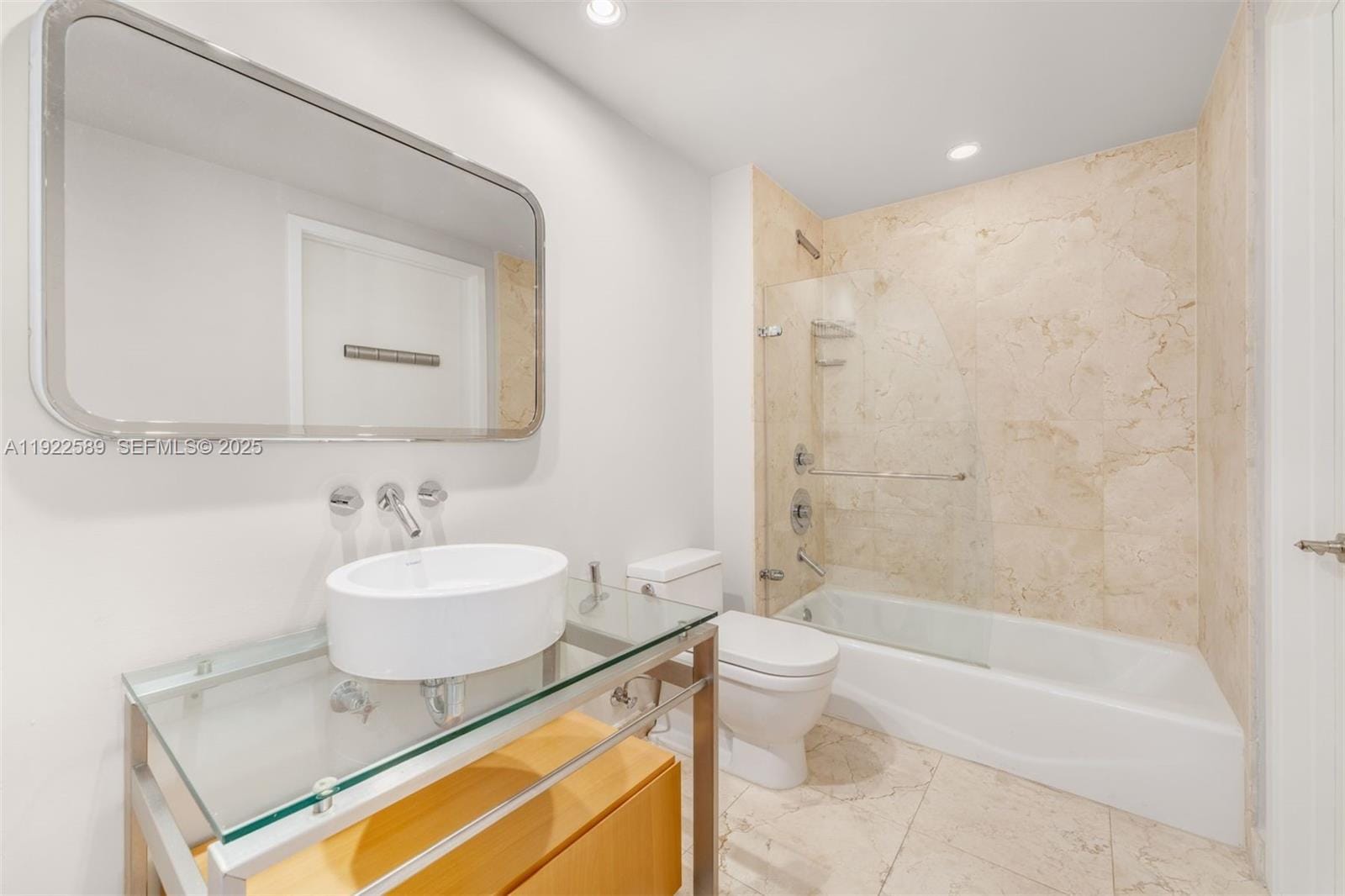 6000 Collins Avenue 330, Miami Beach, FL 33140 photo 14