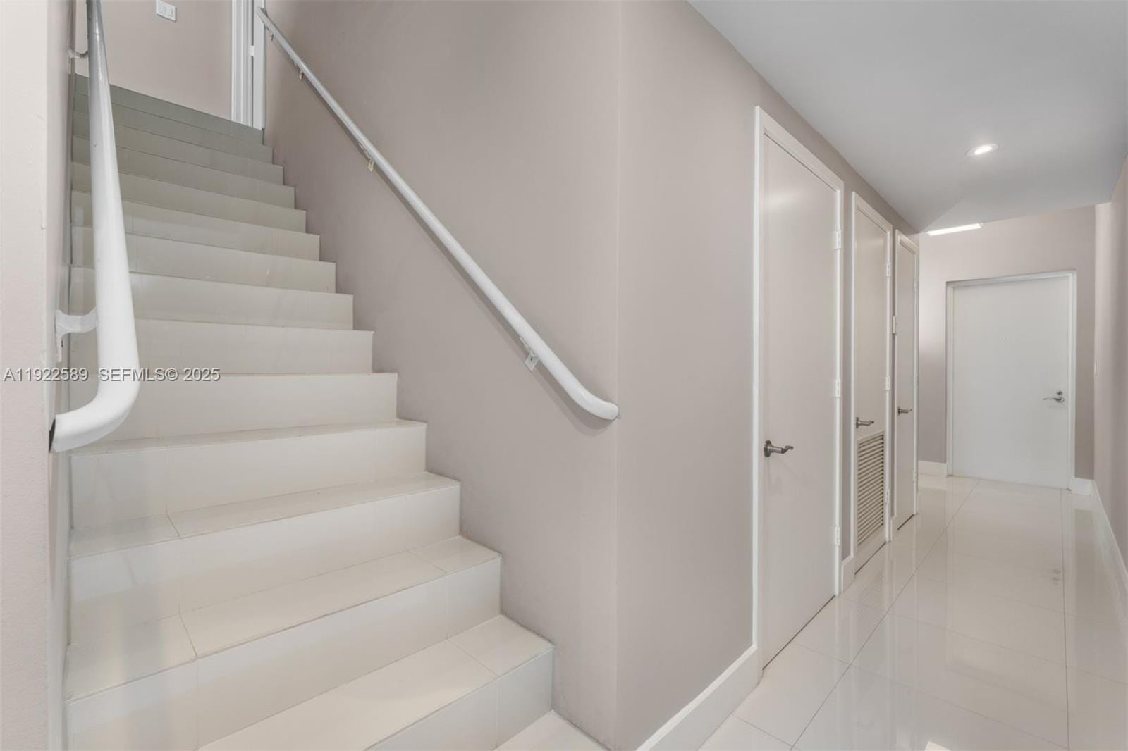 6000 Collins Avenue 330, Miami Beach, FL 33140 photo 15