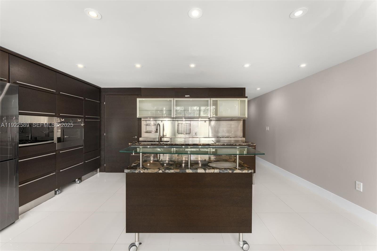 6000 Collins Avenue 330, Miami Beach, FL 33140 photo 4