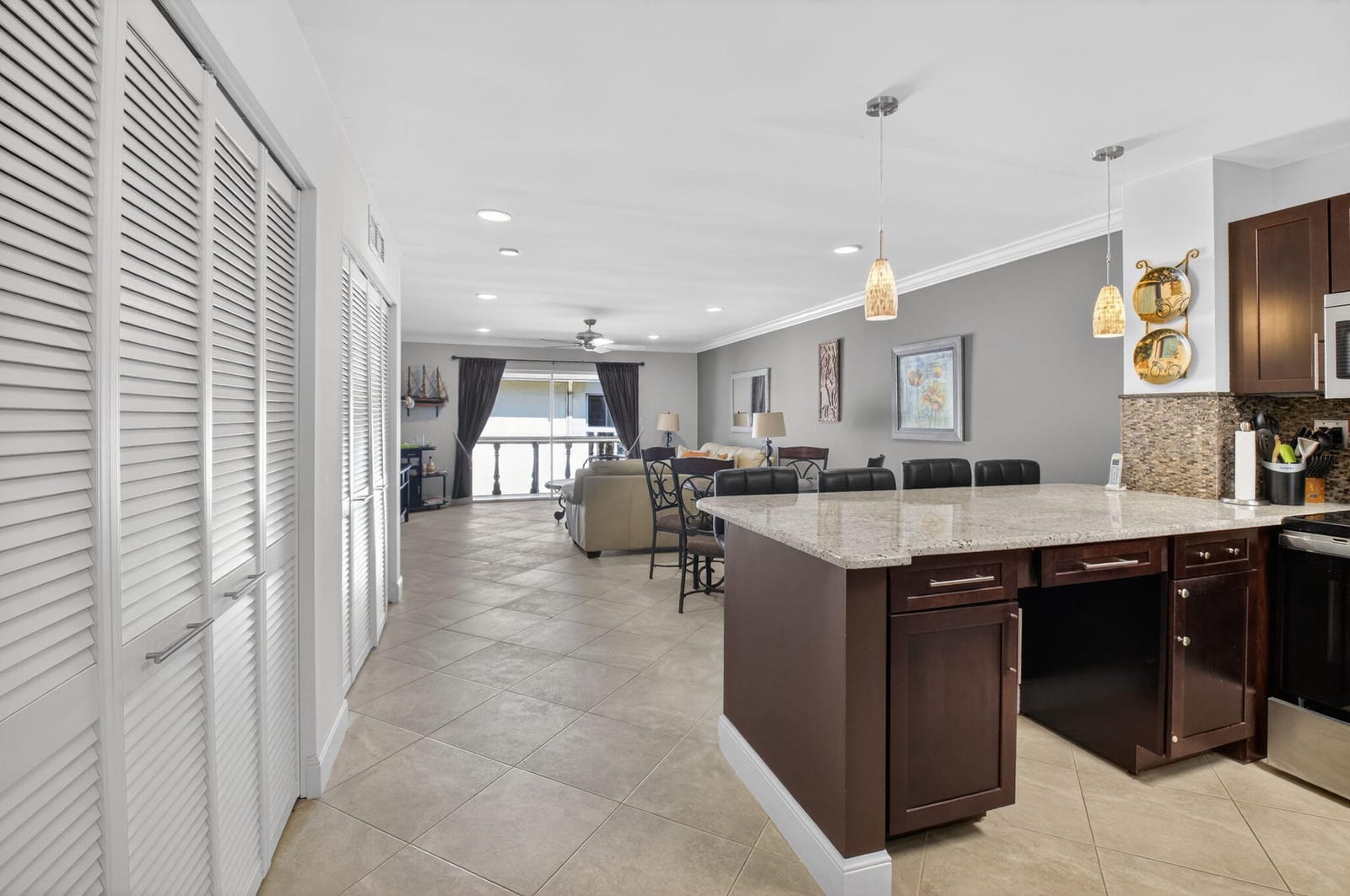 80 Venetian Drive 307s — photo 2