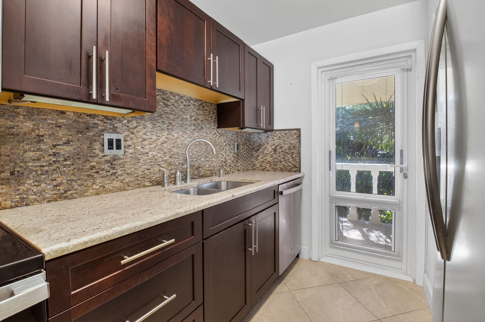 80 Venetian Drive 307s — photo 11