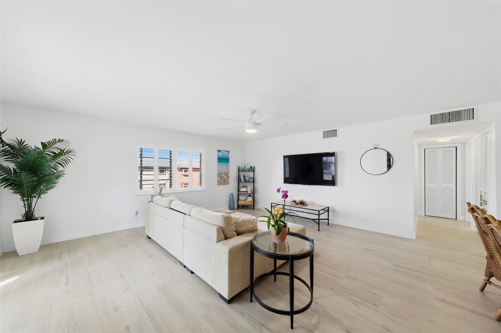 1450 N Riverside Drive 201 — photo 2