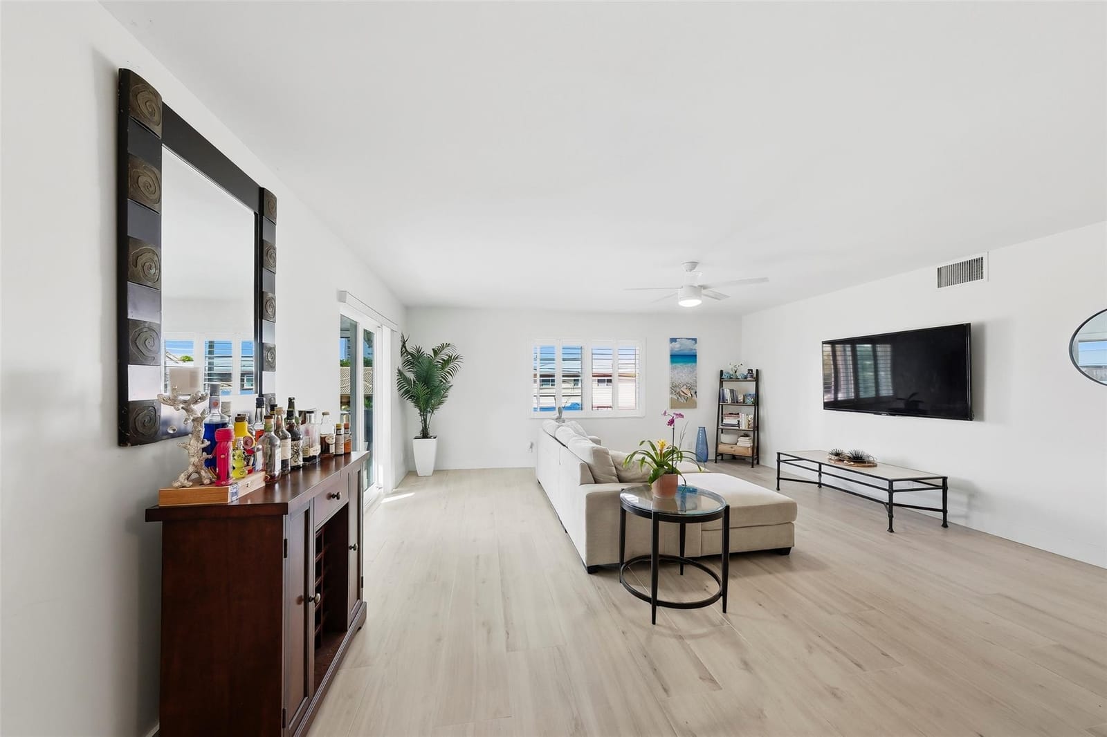 1450 N Riverside Drive 201 — photo 3