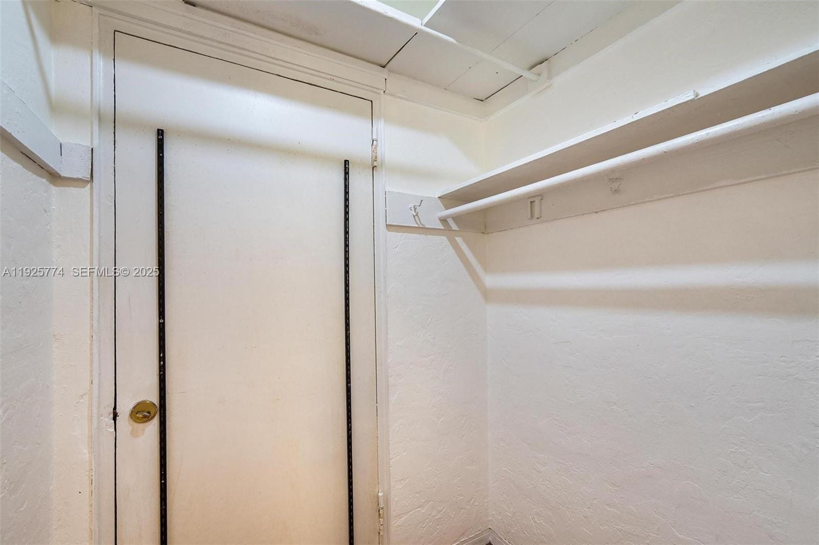 1611 Euclid Avenue 8 — photo 4