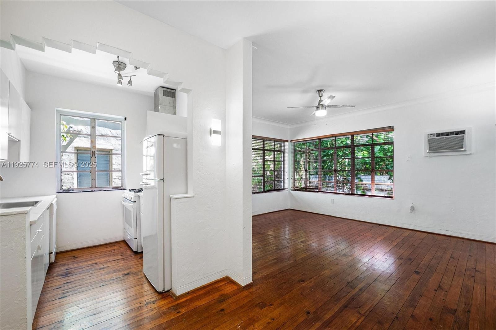 1611 Euclid Avenue 8 — photo 5