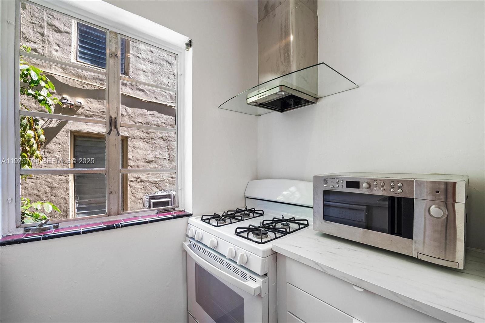 1611 Euclid Avenue 8 — photo 7