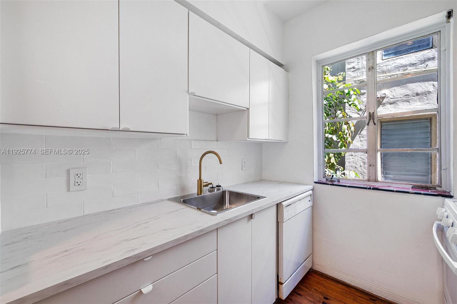1611 Euclid Avenue 8 — photo 8