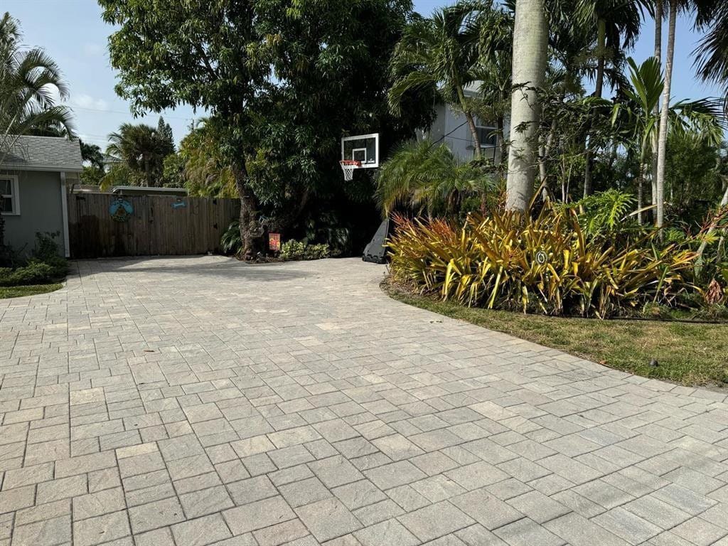 1509 NE 35th Street — photo 2