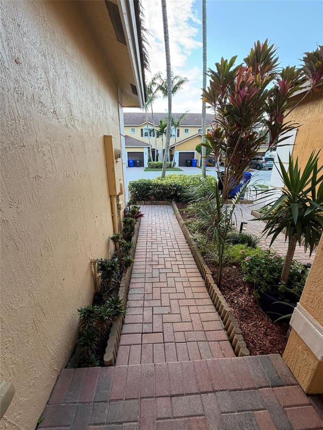 1718 SW 81st Way 1718, sold in Mediterania, North Lauderdale, FL