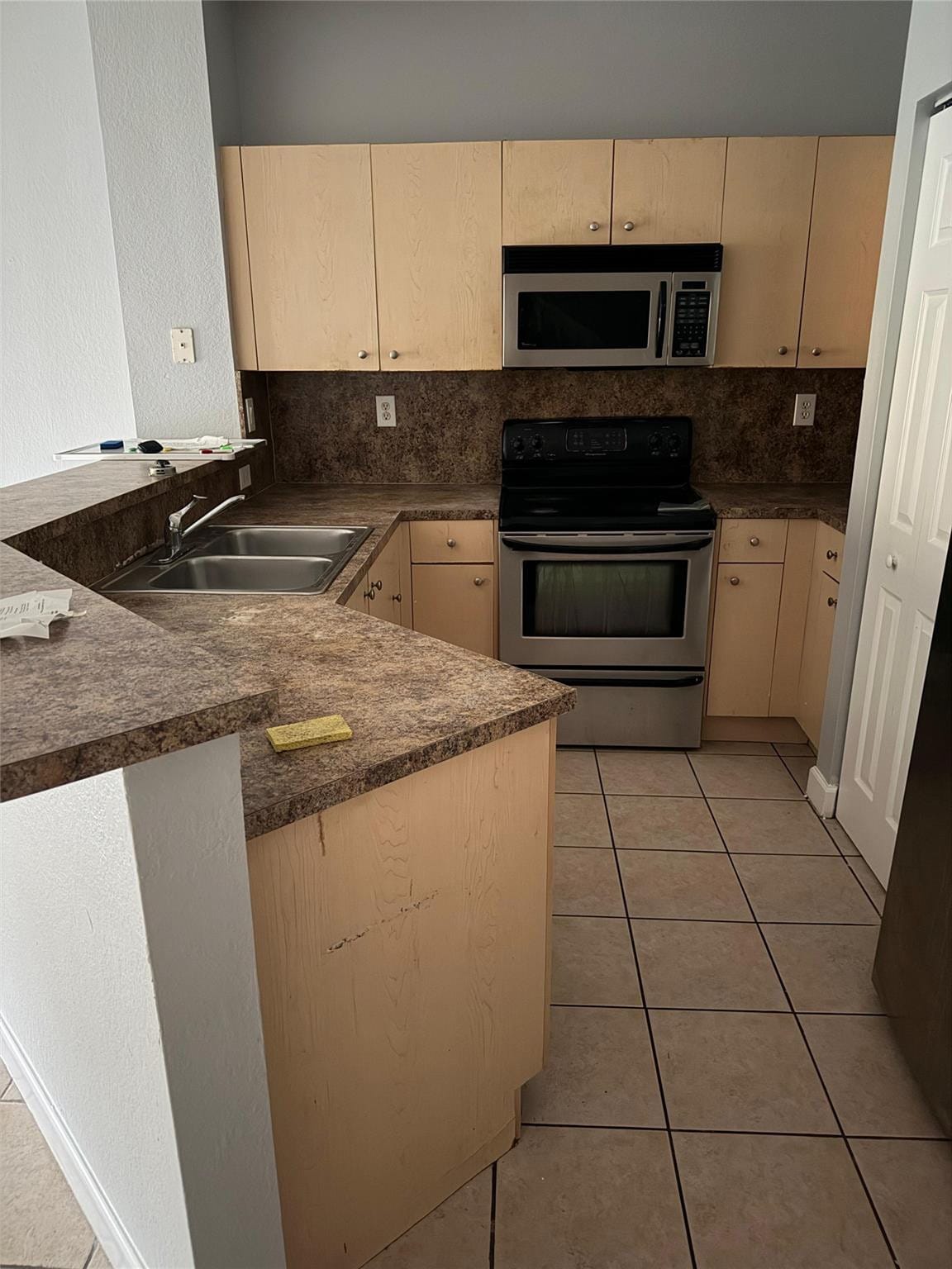 1718 SW 81st Way 1718 — photo 3