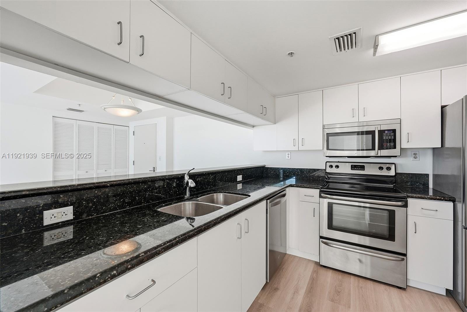 650 West Avenue 2209, Miami Beach, FL 33139 photo 8