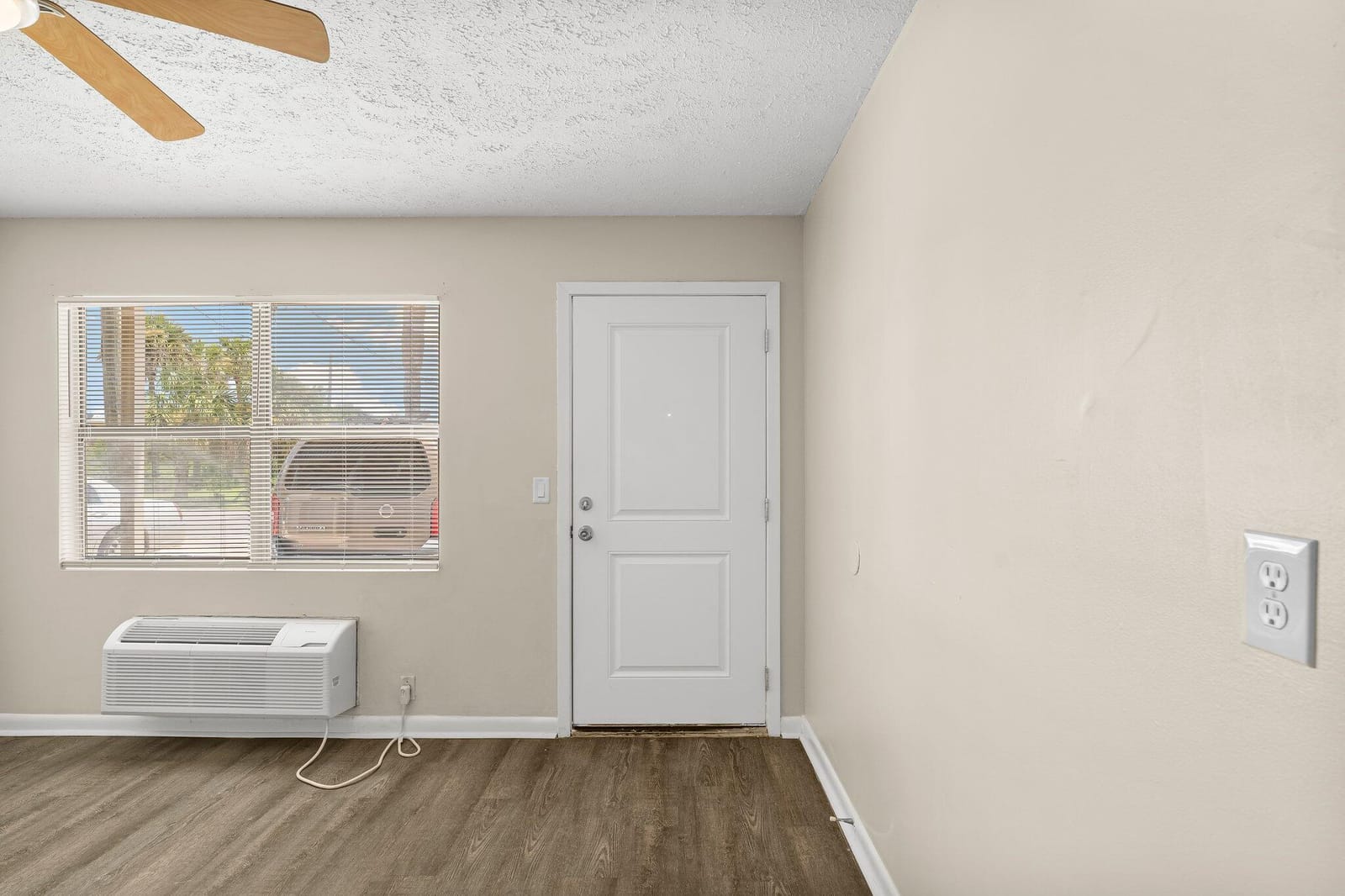 644 Caladium Circle — photo 4