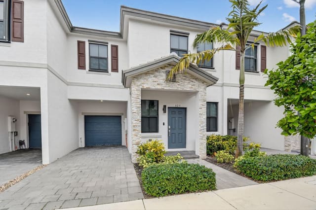 523 SW 19th Terrace, sold in The Edge On 20th, Fort Lauderdale, FL
