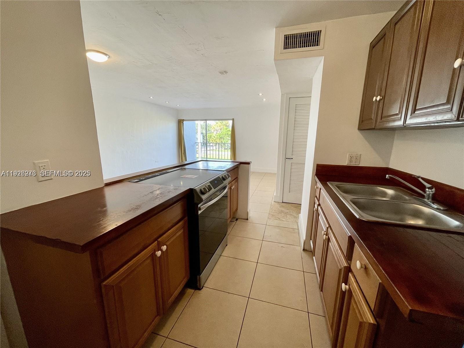 7250 SW 94th Place B6 — photo 3