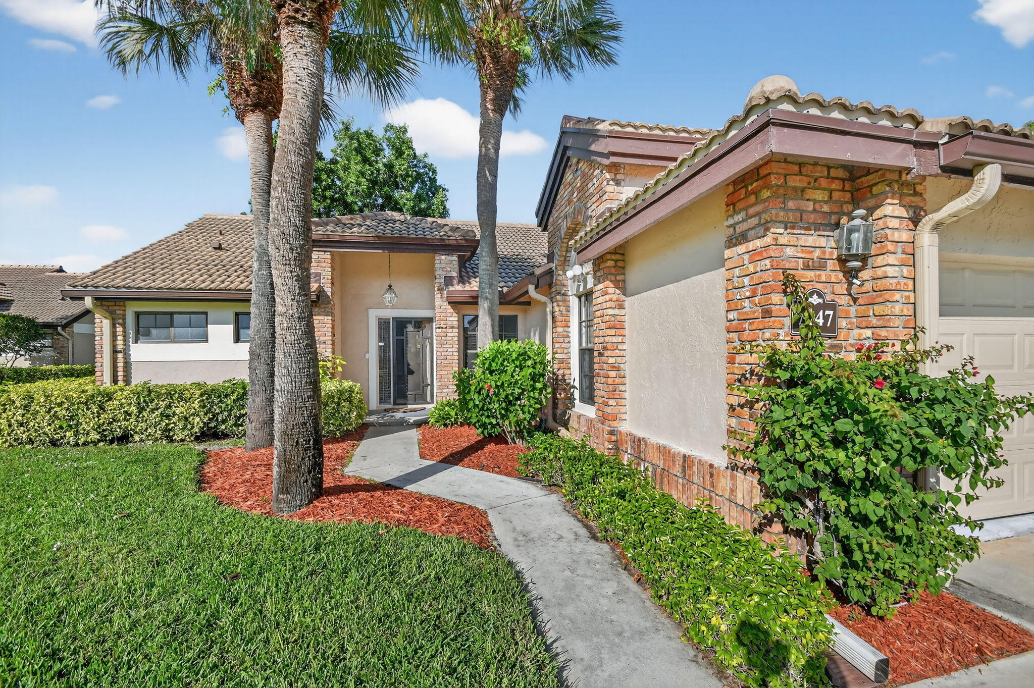 7147 Le Chalet Boulevard — photo 3
