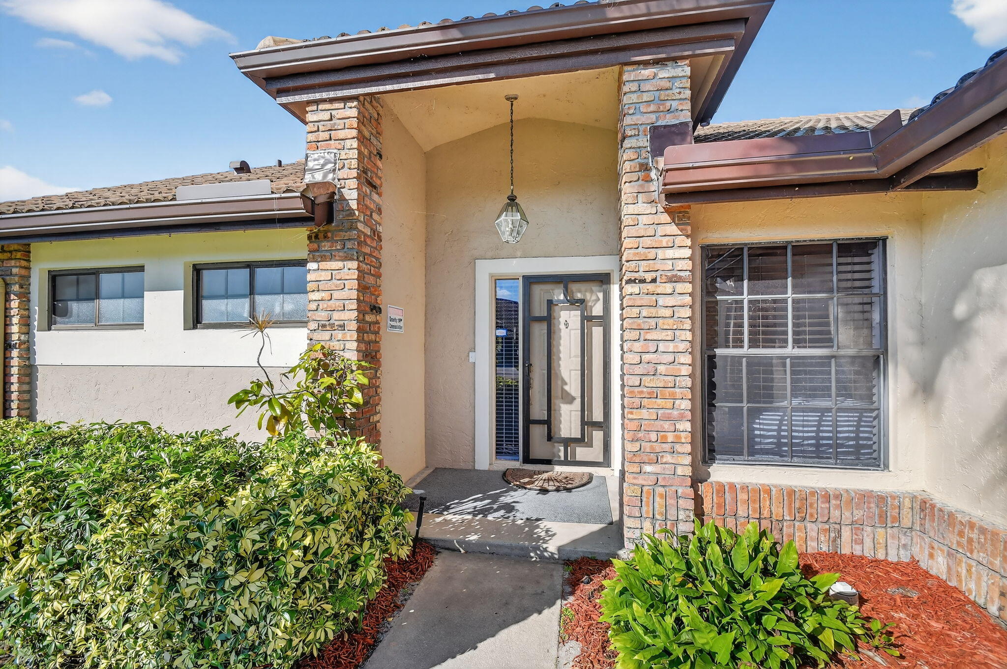 7147 Le Chalet Boulevard — photo 4