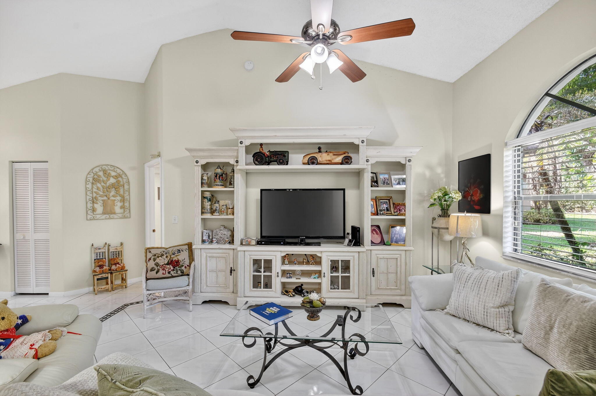 7147 Le Chalet Boulevard — photo 9