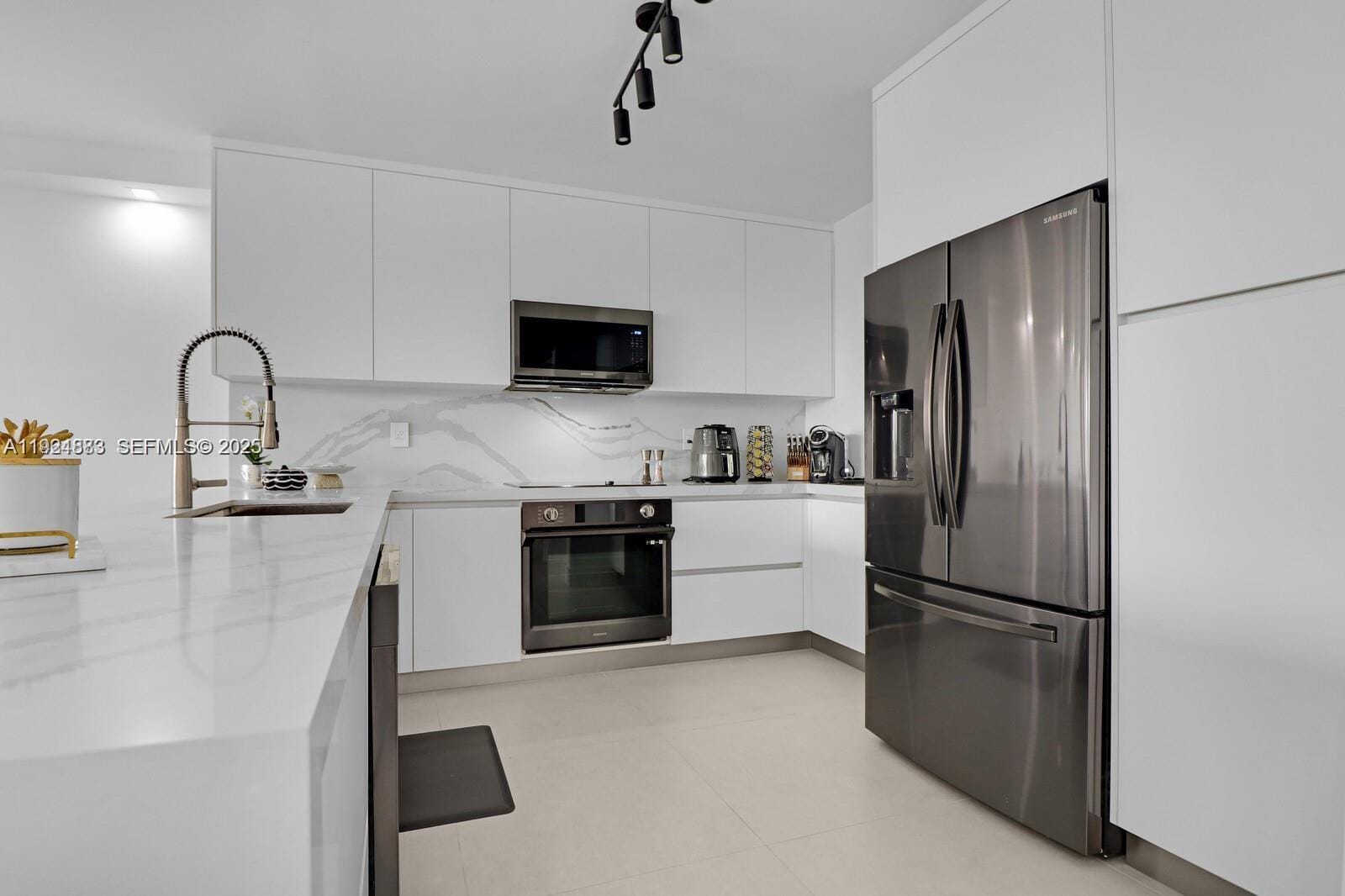 5700 Collins Avenue 3J, Miami Beach, FL 33140 photo 18