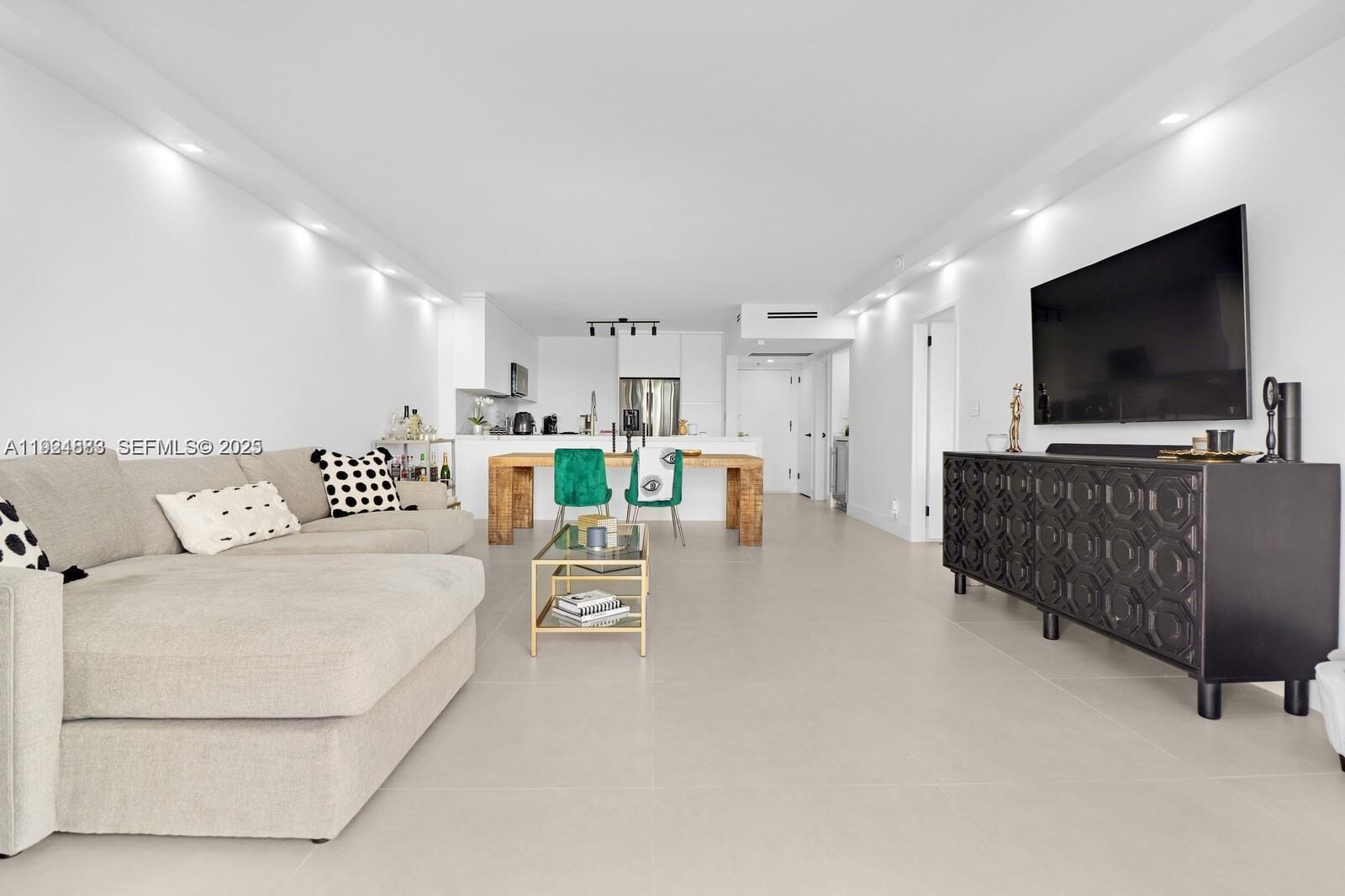 5700 Collins Avenue 3J — photo 8
