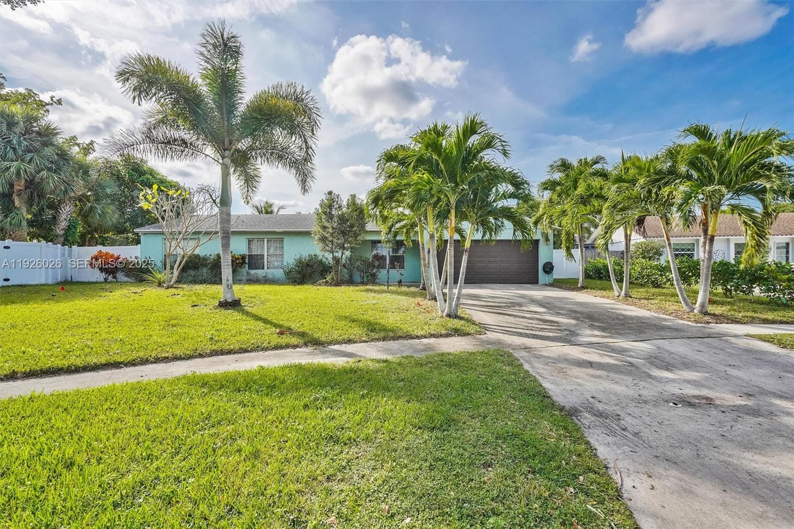 8113 Rose Marie Circle, Boynton Beach, FL 33472 photo 2
