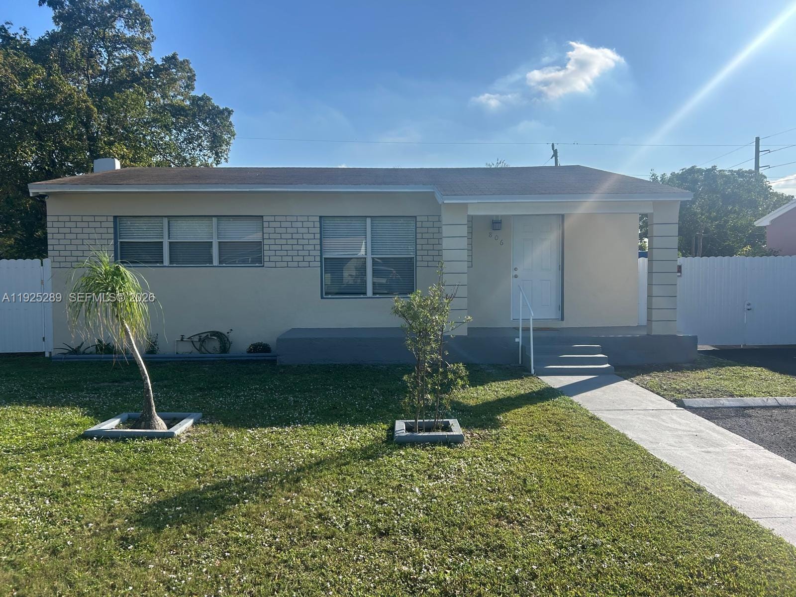 806 NW 18th Street — photo 2