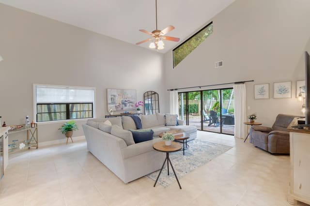 2524 La Cristal Circle, Palm Beach Gardens, FL 33410