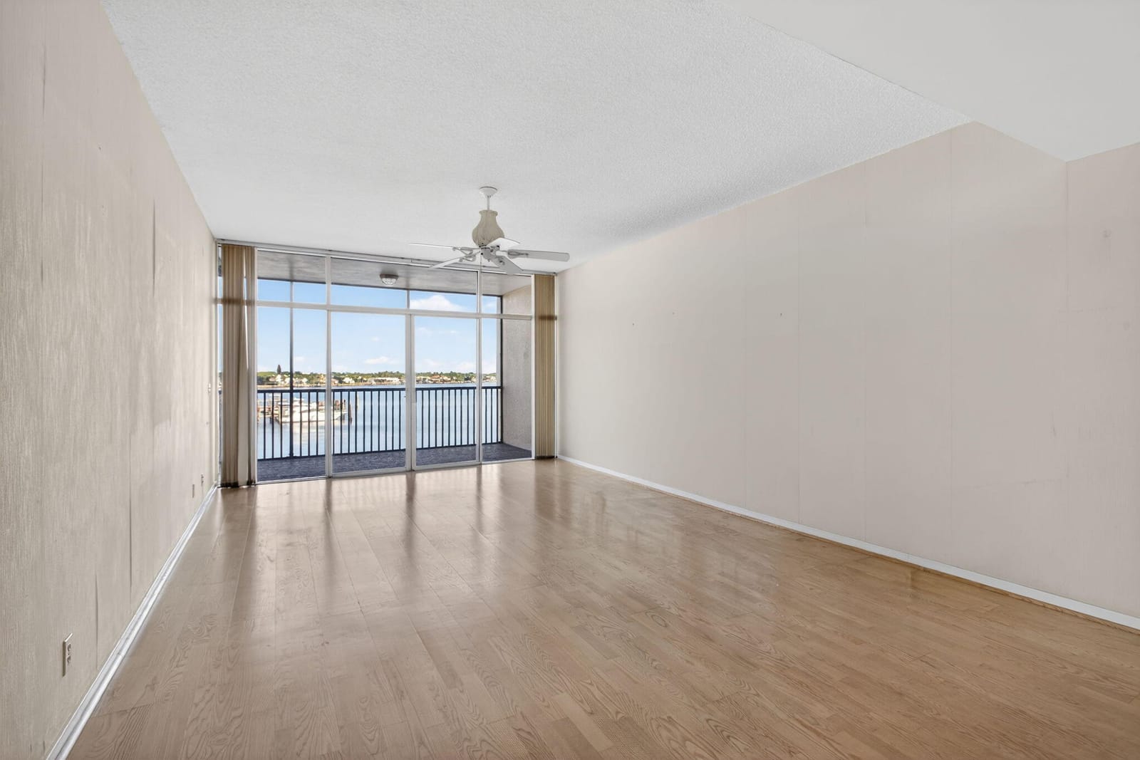 11390 Twelve Oaks Way 420 — photo 7