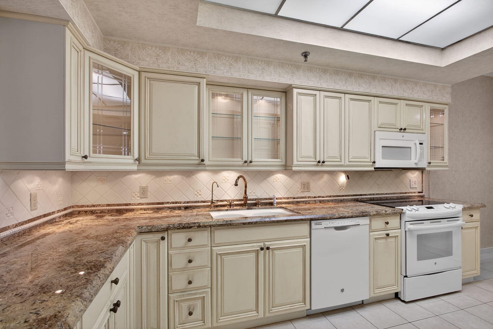 11390 Twelve Oaks Way 420 — photo 10