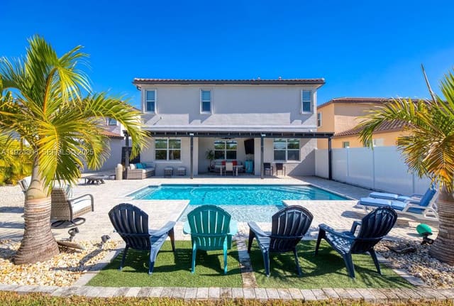 8175 NW Greenbank Circle, Port St. Lucie, FL 34987