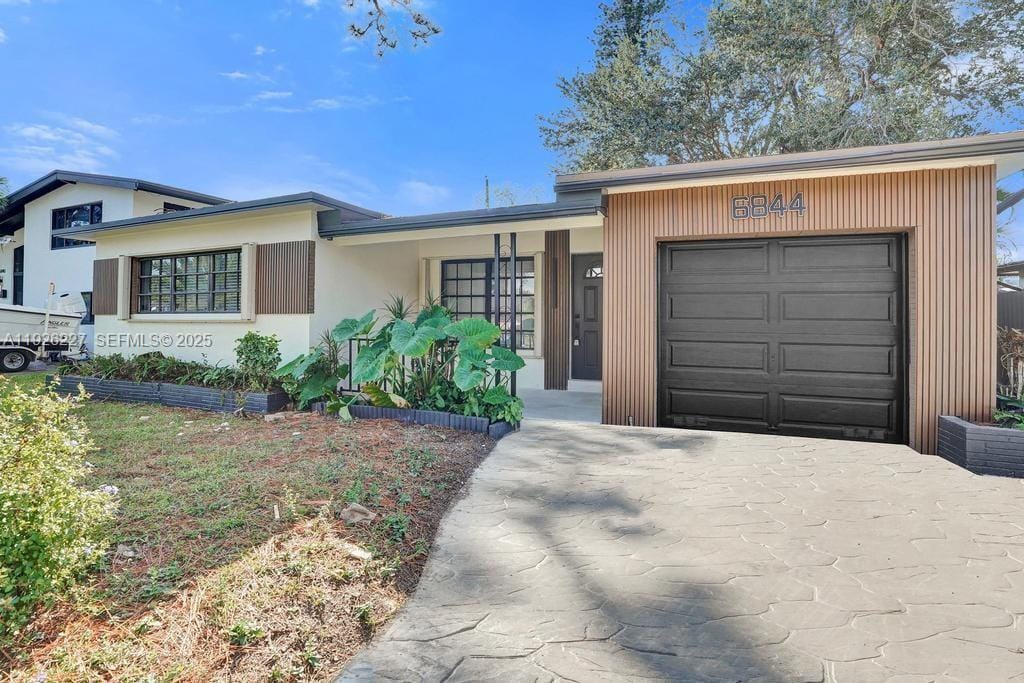 6844 SW 12th Street, Pembroke Pines, FL 33023
