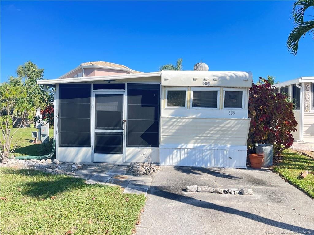 685 Nettles Boulevard — photo 8