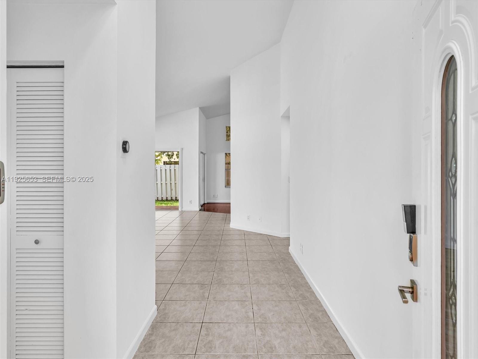 255 Somerset Way — photo 3