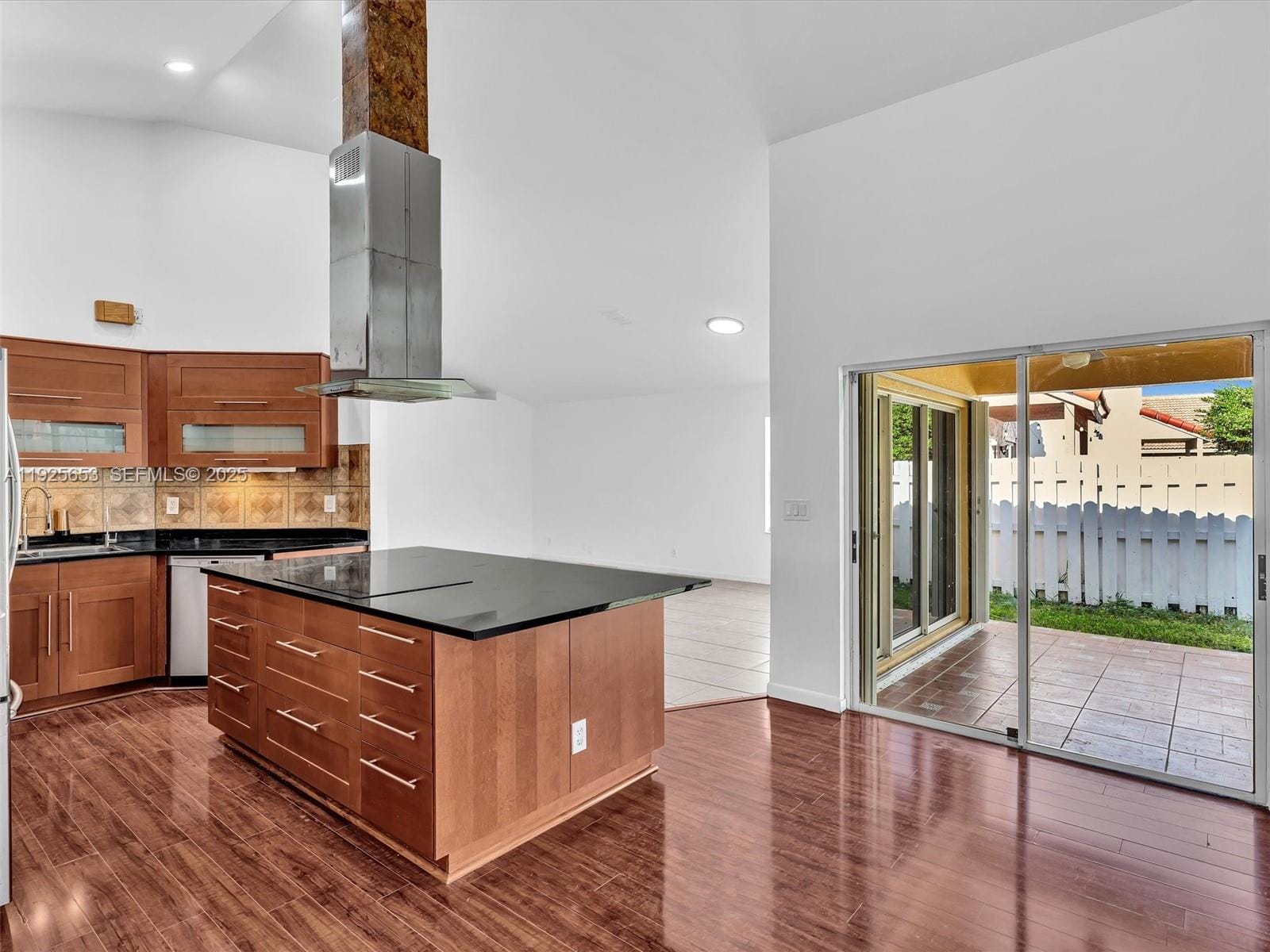 255 Somerset Way — photo 9