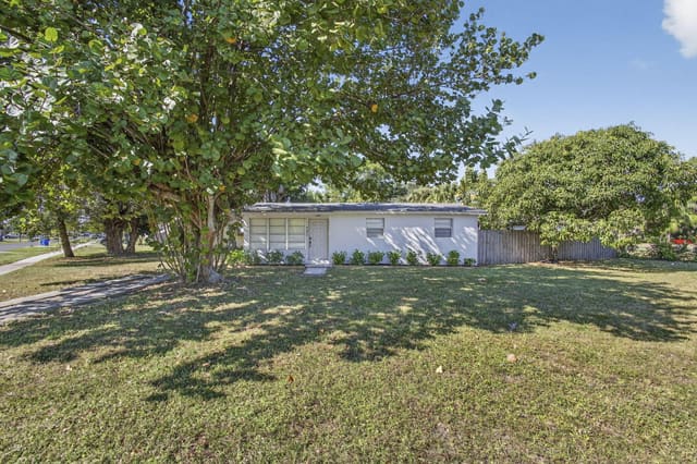 751 Royal Palm Beach Boulevard, sold in Palm Beach Colony Secs 1 And 2, Royal Palm Beach, FL