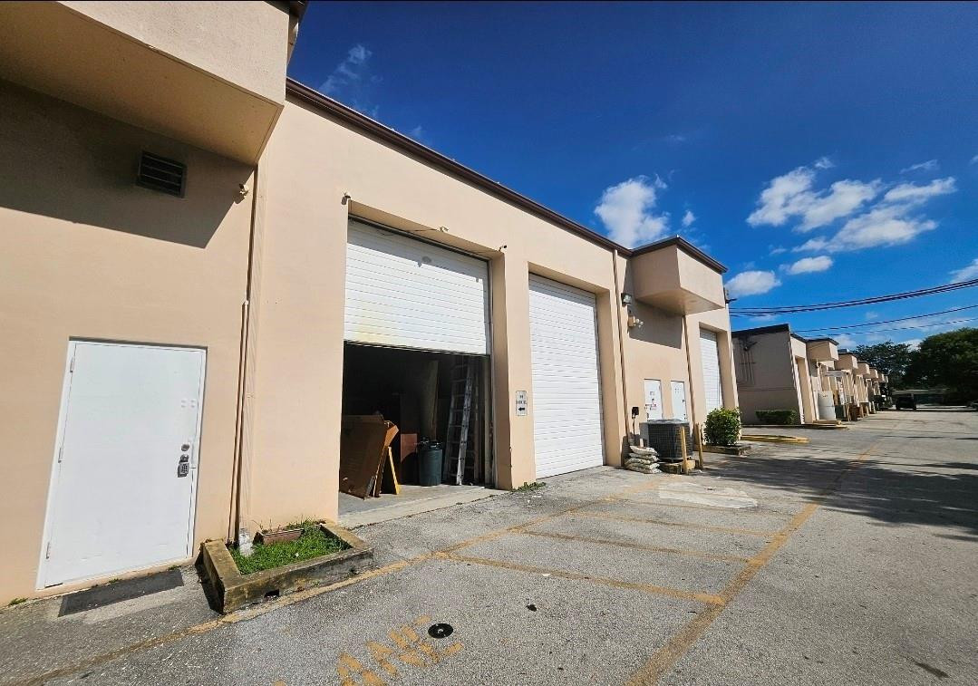 2041 SW 70th Avenue, Davie, FL 33317, Davie