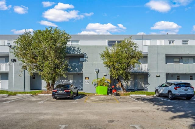 9371 Fontainebleau Boulevard I112, Miami, FL 33172