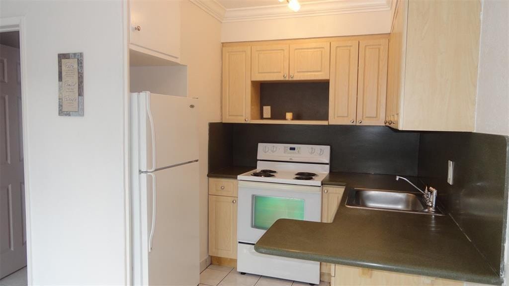 2211 Lincoln Street 11 — photo 2