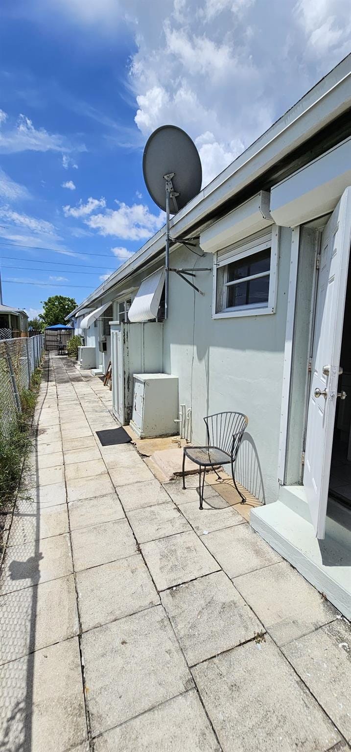 2211 Lincoln Street 11 — photo 5
