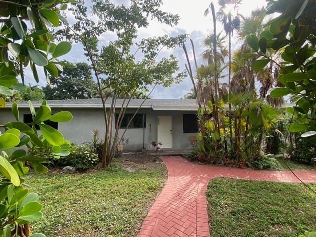 812 NE 17th Court, Fort Lauderdale, FL 33305
