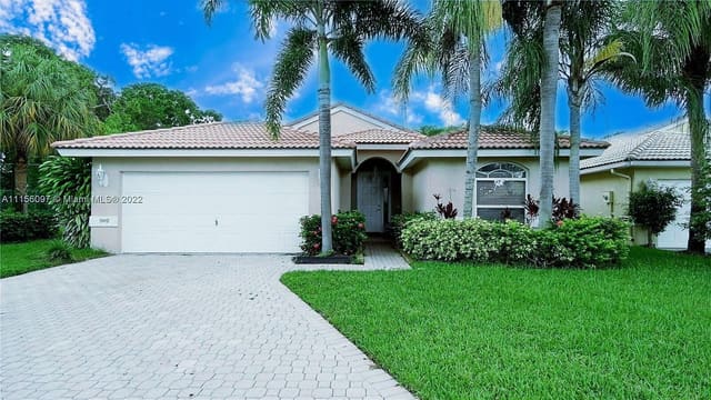 5449 Grande Palm Circle, Delray Beach, FL 33484
