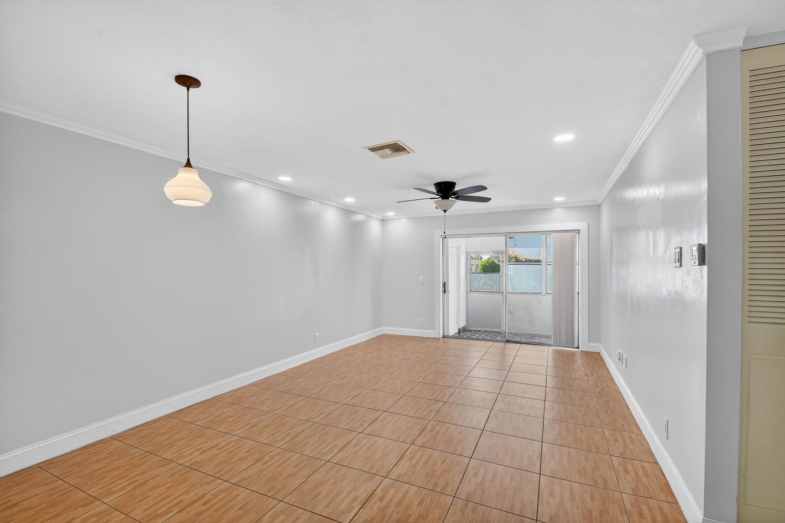 2667 Dudley Drive B — photo 8
