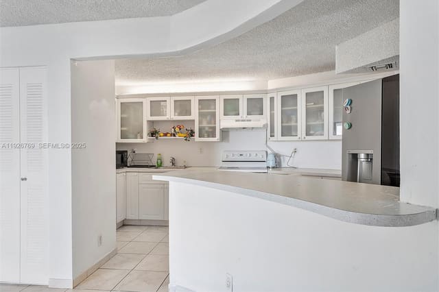 600 Parkview Drive 611, Hallandale Beach, FL 33009