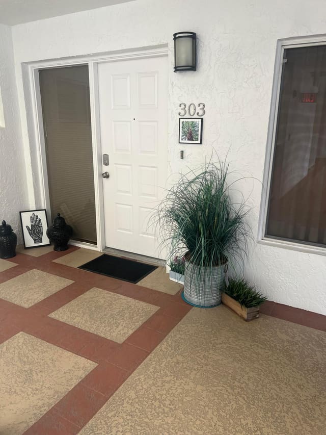 7370 Orangewood Lane 303, Boca Raton, FL 33433