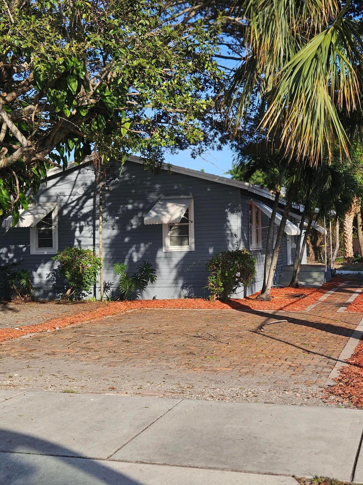 239 NW 6th Avenue — photo 2