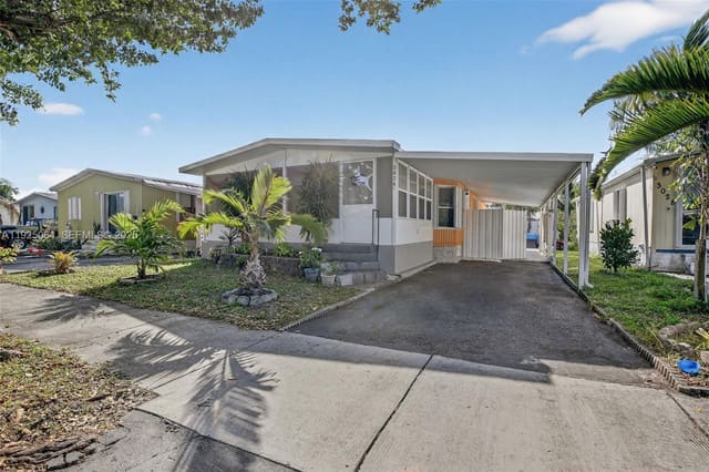 3024 SW 52nd Street, sold in Ravenswood North, Dania Beach, FL