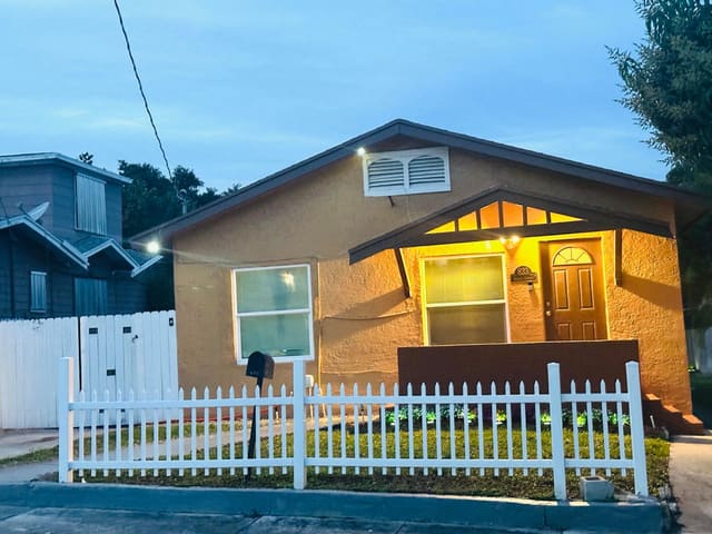 833 Briggs Street Street, West Palm Beach, FL 33405